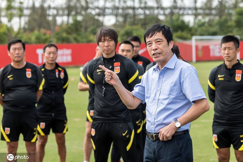 饰演男主曹越的老舅的李丛喜，是一个成熟稳重有着大智慧的角色